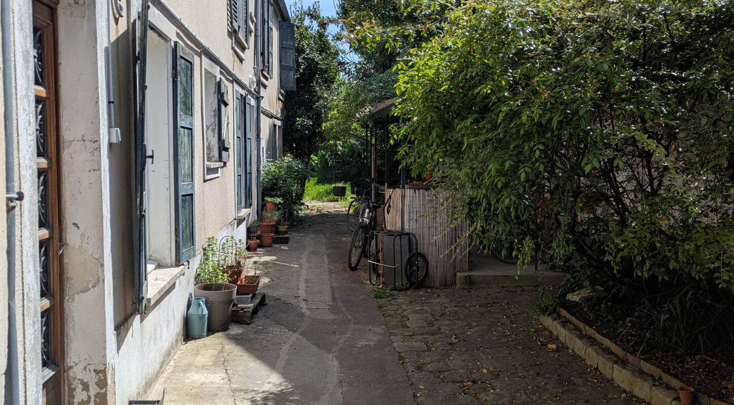 Pour investisseur, immeuble de 5 logements + jardin