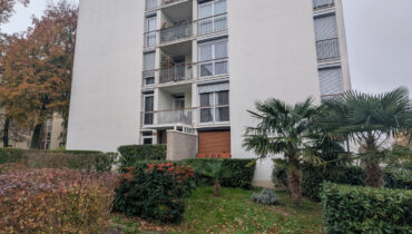 Appartement 4 pièces avec parking, pour investisseur.