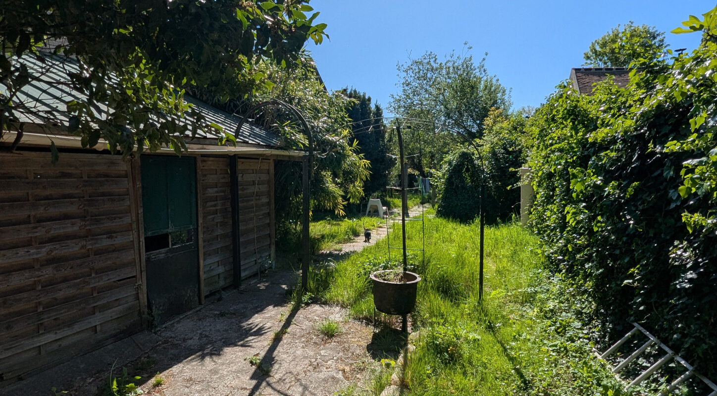 Pour investisseur, immeuble de 5 logements + jardin