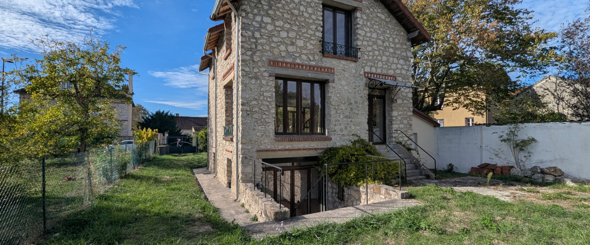 Une meulière de charme alliant authenticité et modernité