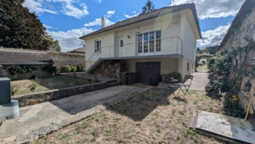 Maison entièrement rénovée   5 pièces   environ 90 m2   Terrain de 1 948 m2