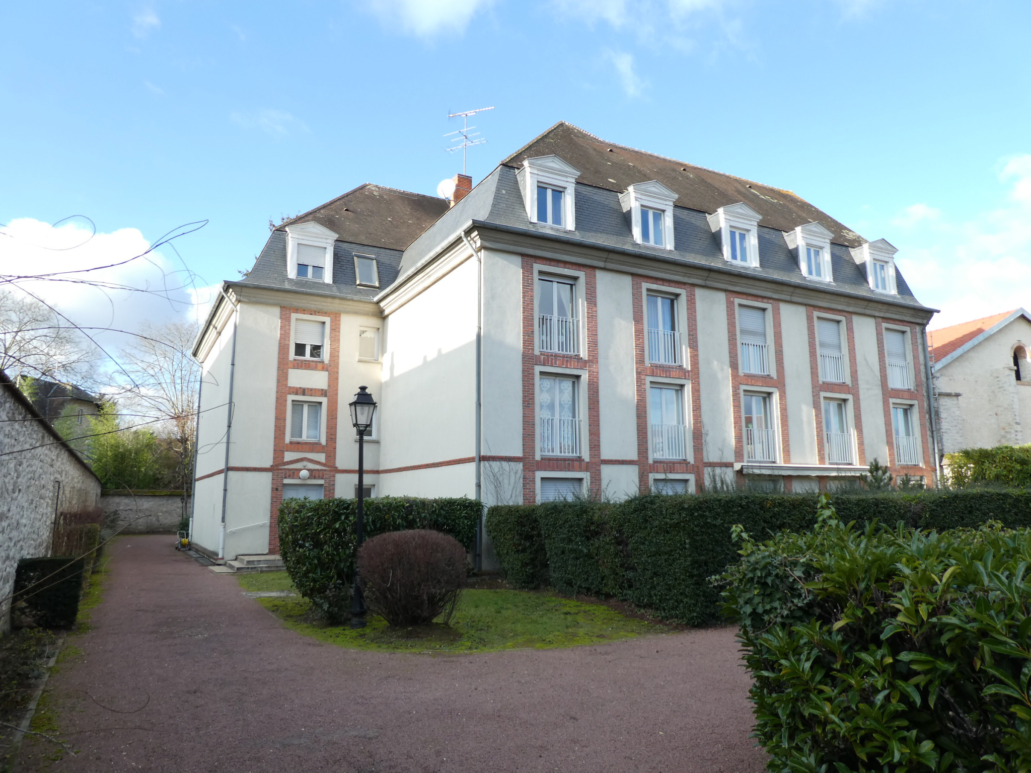 STUDIO 25 m2 en résidence avec parking